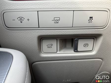 2023 Hyundai Palisade, Tow button